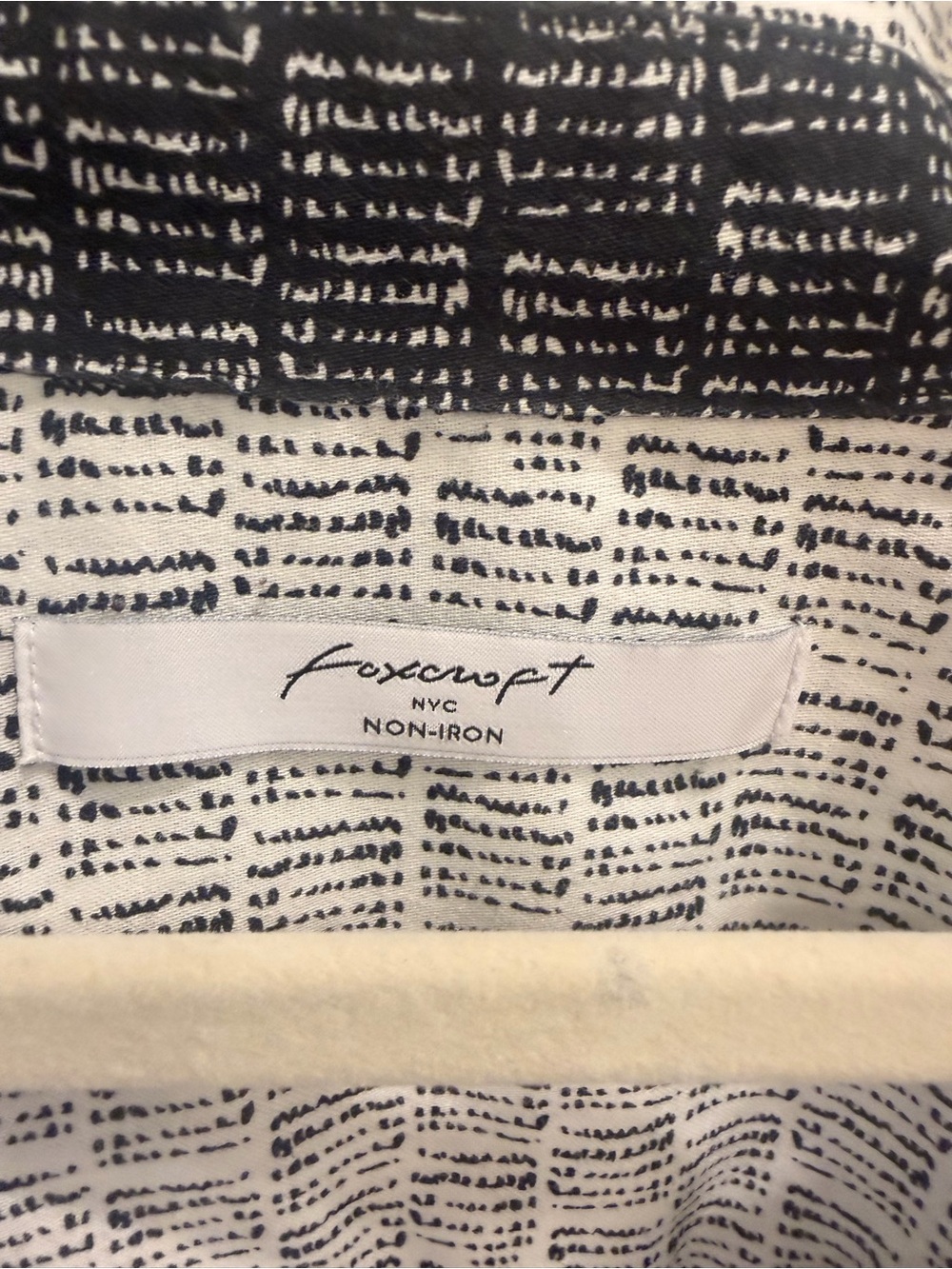 Foxcroft Black & White Patterned Casual Button-Down Shirt! EUC! - Picture 2 of 8